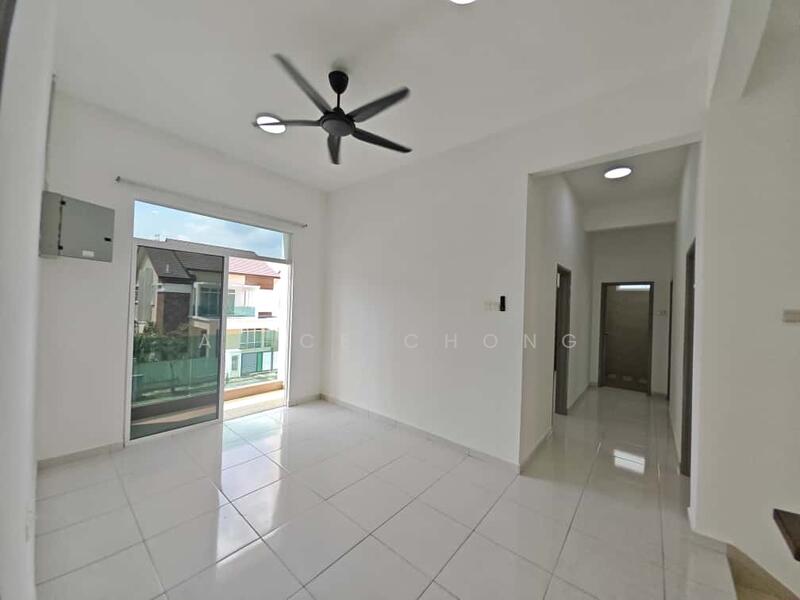 Taman Senawang Perdana untuk Untuk Dijual - RM 900,000, Feb 2026 - Living Room - PropertyGuru.com.my