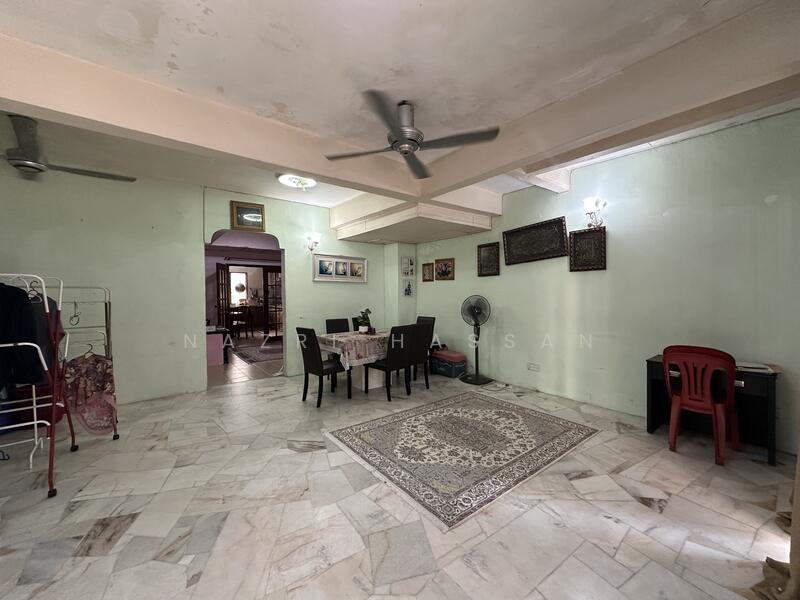 2-storey Terraced House for Sale in Bandar Puncak Alam (Puncak Alam) - Nazri Hassan - Living Room - PropertyGuru.com.my