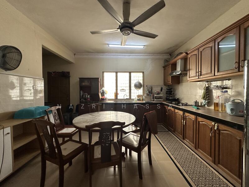 2-storey Terraced House for Sale in Bandar Puncak Alam (Puncak Alam) - Nazri Hassan - Kitchen - PropertyGuru.com.my