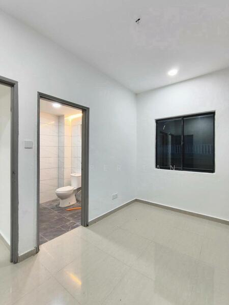 2-storey Terraced House for Sale in Taman Molek (Johor Bahru) - Jasper Tan - Bathroom - PropertyGuru.com.my
