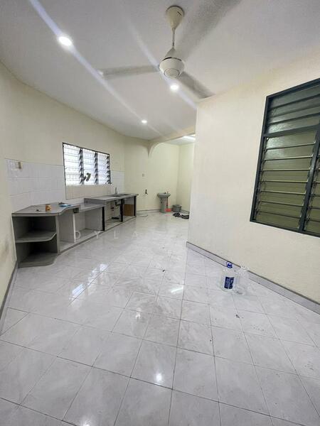 Lorong Merak 1, Taman Merak Jaya, Simpang Ampat untuk Untuk Disewa - RM 1,200 /bulan, Feb 2026 - Kitchen - PropertyGuru.com.my