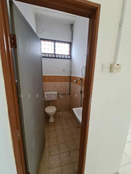 Semi-Detached House for Sale in Taman Seri Petaling (Kulim) - Gerald Peski - Bathroom - PropertyGuru.com.my