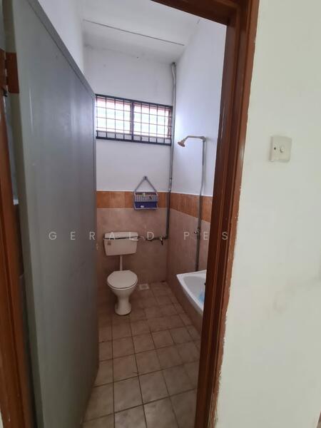 Semi-Detached House for Sale in Taman Seri Petaling (Kulim) - Gerald Peski - Bathroom - PropertyGuru.com.my