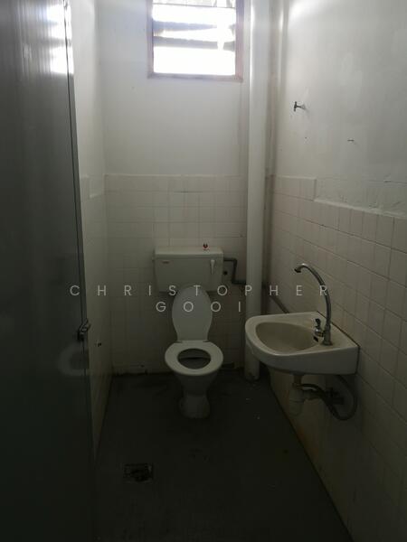Factory for Rent in Puchong (Selangor) - Christopher Gooi - Bathroom - PropertyGuru.com.my
