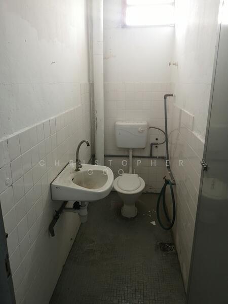 Factory for Rent in Puchong (Selangor) - Christopher Gooi - Bathroom - PropertyGuru.com.my