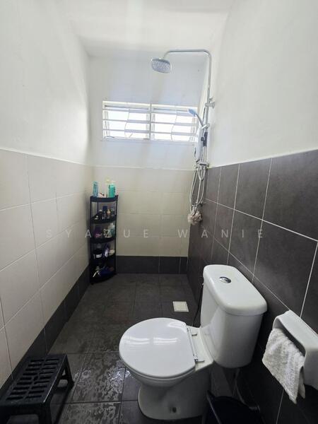2-storey Terraced House for Sale in Hill Park (Semenyih) - Syazue Wanie - Bathroom - PropertyGuru.com.my