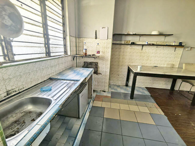 Flat for Sale at Flat Taman Ungku Tun Aminah - Cavin Sim - Kitchen - PropertyGuru.com.my