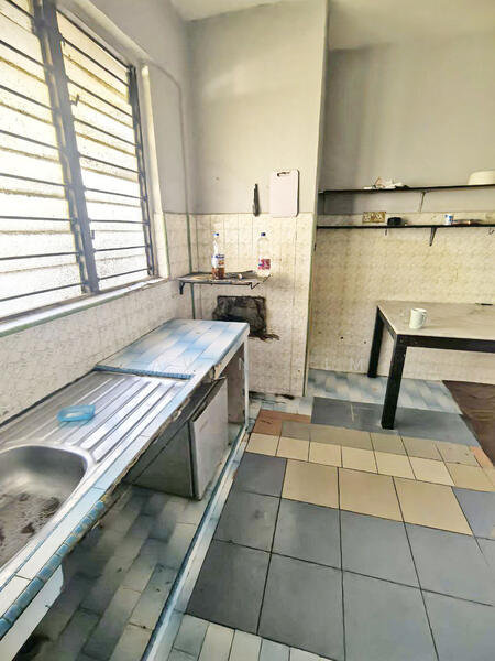 Flat for Sale at Flat Taman Ungku Tun Aminah - Cavin Sim - Kitchen - PropertyGuru.com.my