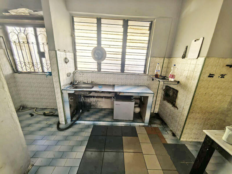 Flat for Sale at Flat Taman Ungku Tun Aminah - Cavin Sim - Kitchen - PropertyGuru.com.my