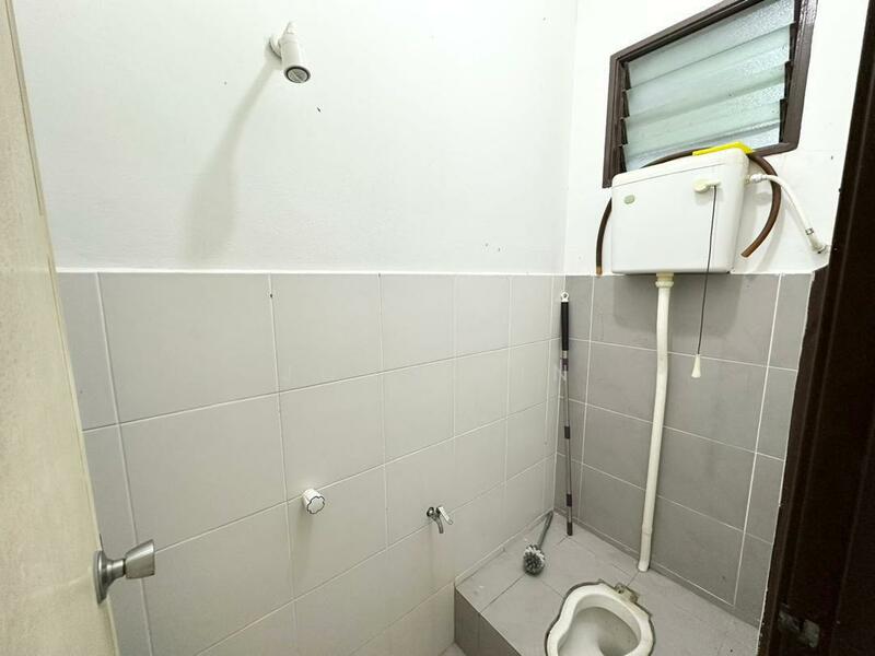 2-storey Terraced House for Sale in Nusantara Prima (Gelang Patah) - Joan Sin - Bathroom - PropertyGuru.com.my