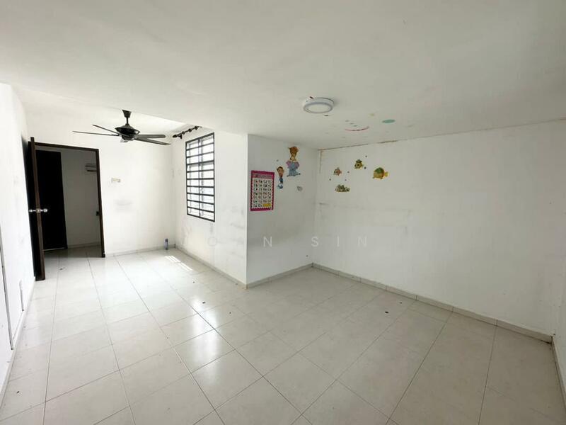 2-storey Terraced House for Sale in Nusantara Prima (Gelang Patah) - Joan Sin - Living Room - PropertyGuru.com.my