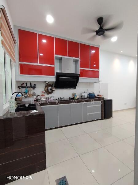 Taman Seri Jaromas untuk Untuk Disewa - RM 1,800 /bulan, Mac 2026 - Kitchen - PropertyGuru.com.my