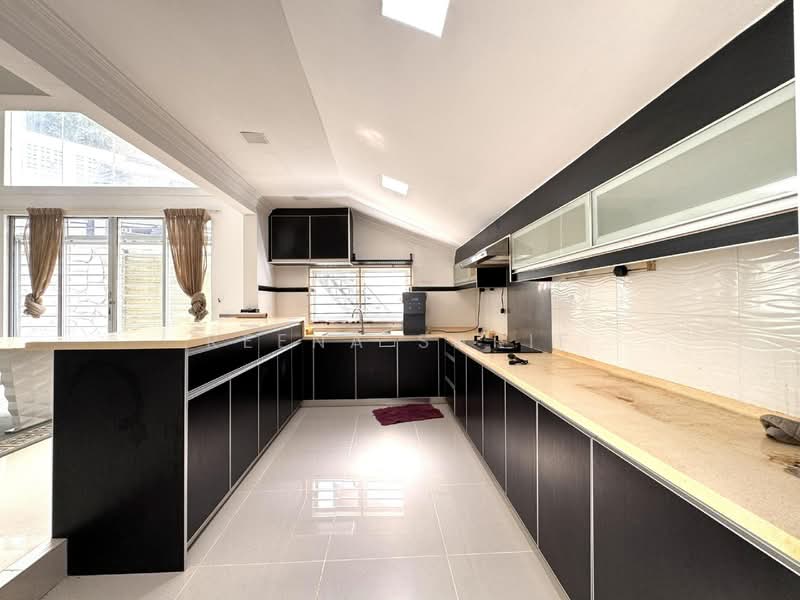 3-storey Terraced House for Sale in Ulu Kelang (Selangor) - Reena Sarif - Kitchen - PropertyGuru.com.my