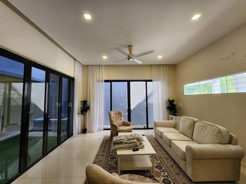 2-storey Terraced House for Sale in Denai Alam (Shah Alam) - Nazri Hassan - Living Room - PropertyGuru.com.my