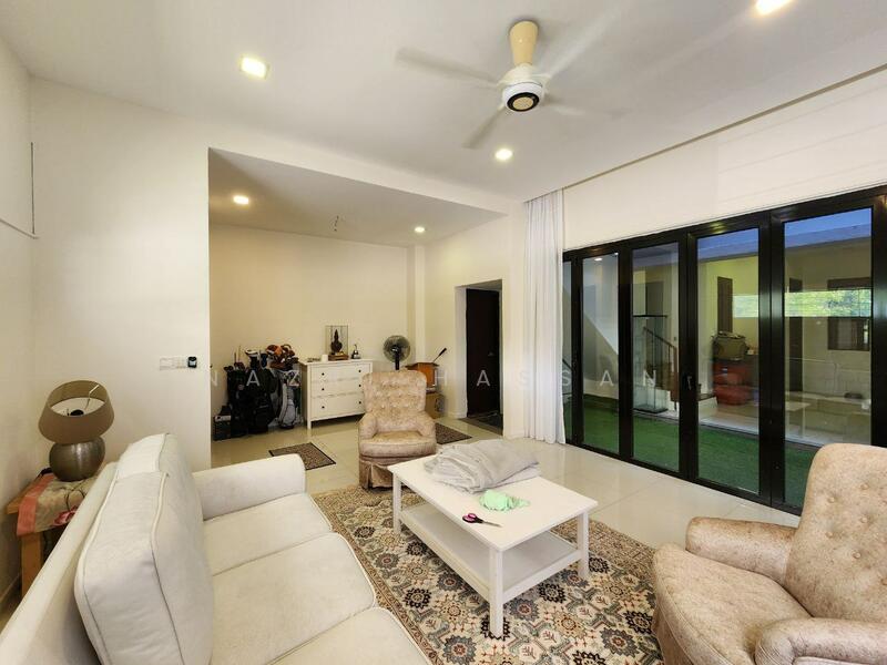 2-storey Terraced House for Sale in Denai Alam (Shah Alam) - Nazri Hassan - Living Room - PropertyGuru.com.my