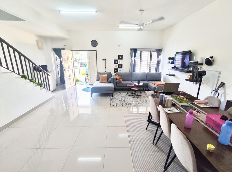 2-storey Terraced House for Sale in Saujana Rawang (Rawang) - Adi Mohamad - Living Room - PropertyGuru.com.my
