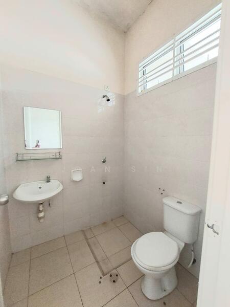 1-storey Terraced House for Sale in Taman Daya (Johor Bahru) - Joan Sin - Bathroom - PropertyGuru.com.my