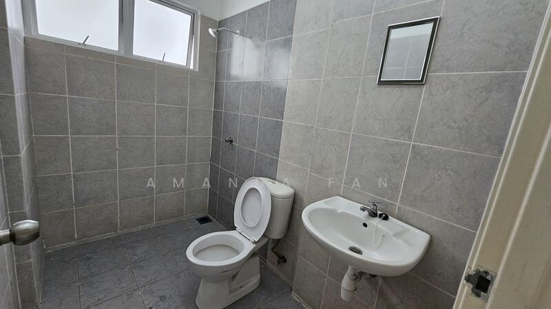 Apartment for Sale at Seri Tecoma - Amanda Fan - Bathroom 1 - PropertyGuru.com.my