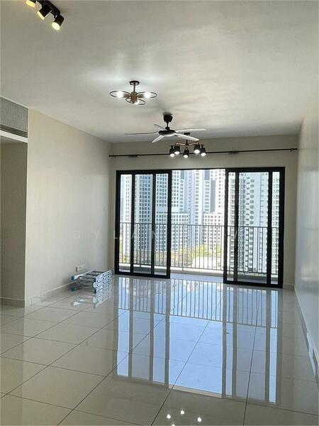 Vertu Resort untuk Untuk Disewa - RM 1,900 /bulan, Mac 2026 - Balcony - PropertyGuru.com.my