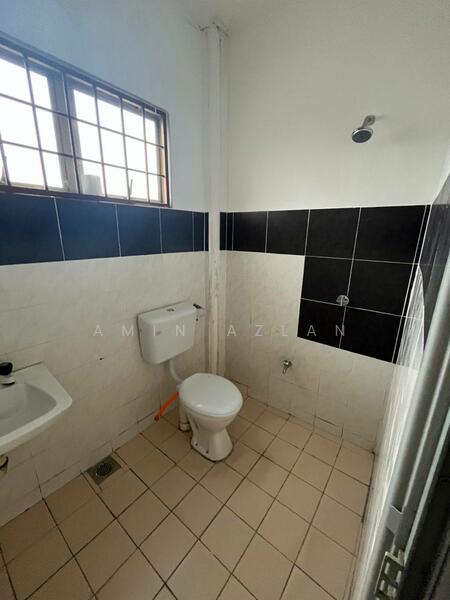 2-storey Terraced House for Sale in Sungai Buloh (Selangor) - Amin Azlan - Bathroom - PropertyGuru.com.my
