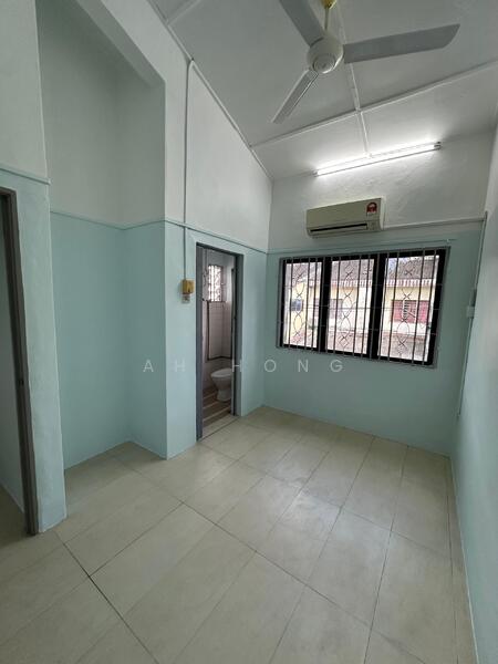 2-storey Terraced House for Rent in Permas Jaya (Johor) - Ah Hong - Bathroom - PropertyGuru.com.my