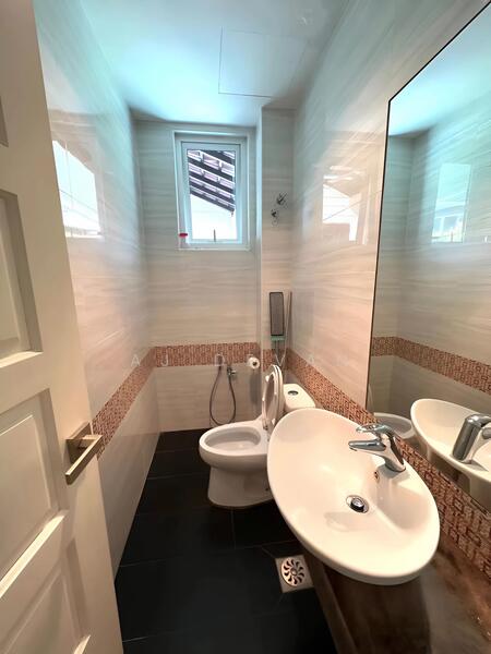 Semi-Detached House for Sale in Setia Alam (Selangor) - AJ Devan - Bathroom - PropertyGuru.com.my