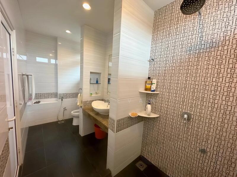 Semi-Detached House for Sale in Setia Alam (Selangor) - AJ Devan - Bathroom - PropertyGuru.com.my