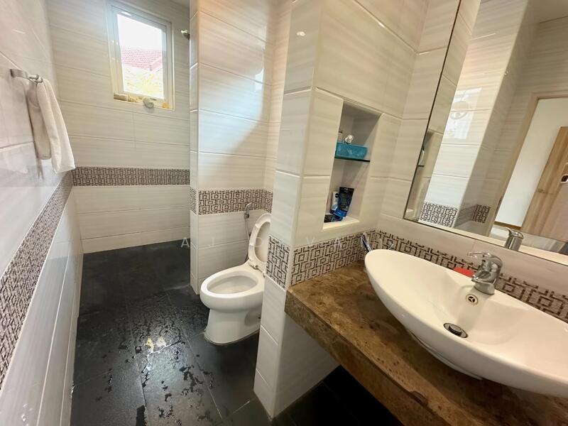 Semi-Detached House for Sale in Setia Alam (Selangor) - AJ Devan - Bathroom - PropertyGuru.com.my