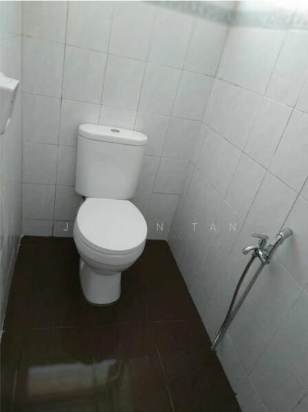 Shop for Rent in Bandar Puteri Puchong (Puchong) - Jarren Tan - Bathroom - PropertyGuru.com.my
