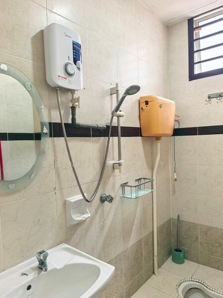 Taman Setia Indah Tamans Setias Indahs untuk Untuk Disewa - RM 2,200 /bulan, Feb 2026 - Bathroom - PropertyGuru.com.my