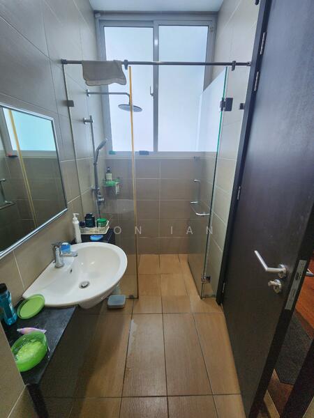 Semi-Detached House for Sale in Kinrara Residence (Puchong) - Hon Ian - Bathroom - PropertyGuru.com.my