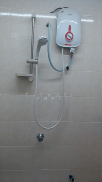 Flat for Sale at Pangsapuri Puteri 1 - TuckWei Chen - Bathroom - PropertyGuru.com.my