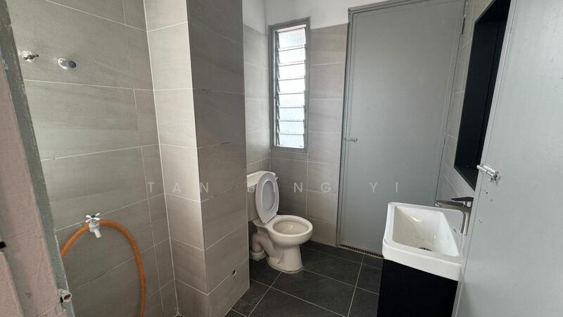 2-storey Terraced House for Sale in Taman Perling (Perling) - Tan Bing Yi - Bathroom - PropertyGuru.com.my