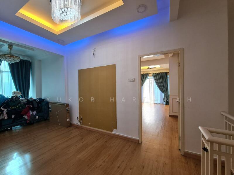 2-storey Terraced House for Sale in Puncak Alam (Selangor) - Syukor Hartanah - Living Room - PropertyGuru.com.my