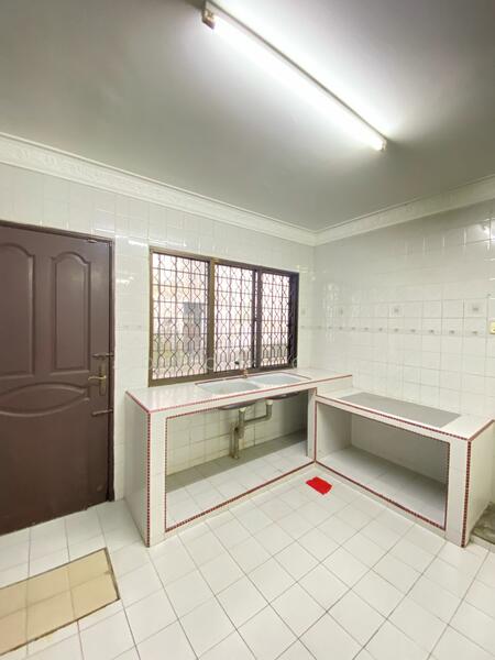 Taman Pelangi untuk Untuk Disewa - RM 3,500 /bulan, Feb 2026 - Kitchen - PropertyGuru.com.my
