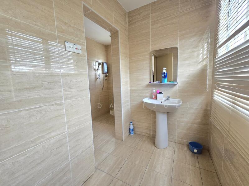 Emerald Heights Taman Puncak Jalil untuk Untuk Dijual - RM 950,000, Mac 2026 - Bathroom - PropertyGuru.com.my