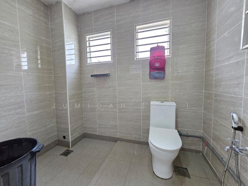 Emerald Heights Taman Puncak Jalil untuk Untuk Dijual - RM 950,000, Mac 2026 - Bathroom - PropertyGuru.com.my