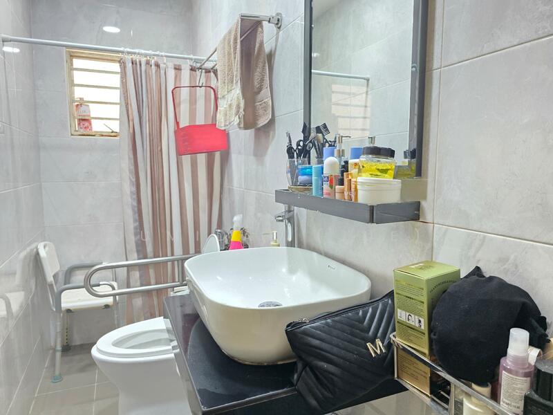 Emerald Heights Taman Puncak Jalil untuk Untuk Dijual - RM 950,000, Mac 2026 - Bathroom - PropertyGuru.com.my