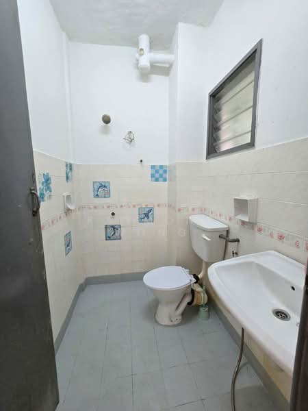 Kondominium untuk Dijual di Pandan Heights Condominium - Raymond Wong - Bathroom - PropertyGuru.com.my