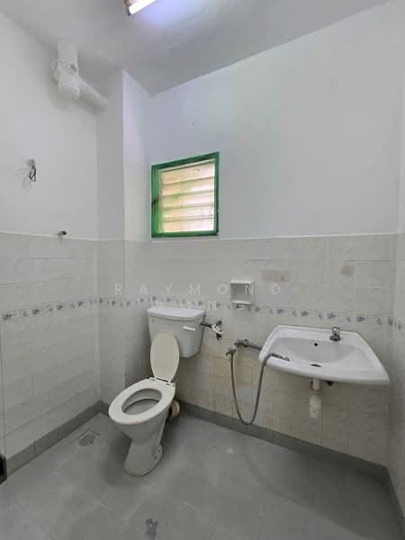 Kondominium untuk Dijual di Pandan Heights Condominium - Raymond Wong - Bathroom - PropertyGuru.com.my