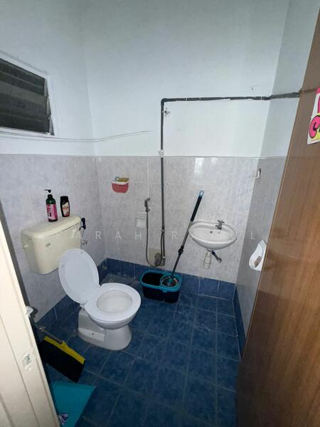 Shop / Office for Rent in Taman Tropika 2 (Kajang) - Farah Rasul - Bathroom - PropertyGuru.com.my