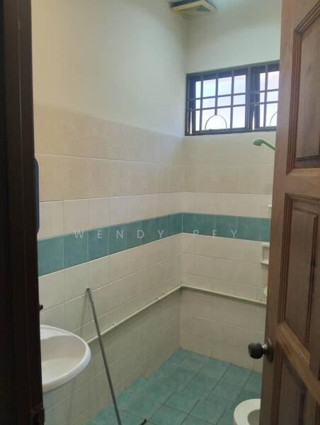 Semi-Detached House for Sale in Taman Pandan (Butterworth) - Wendy Pey - Bathroom - PropertyGuru.com.my