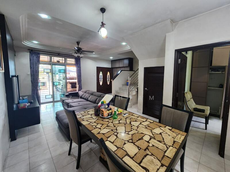 2-storey Terraced House for Rent in Johor Bahru (Johor) - Ziv Chiam - Living Room - PropertyGuru.com.my
