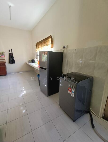 Batu Gajah Single Storey Corner Lot Bungalow For Rent Perak untuk Untuk Disewa - RM 1,050 /bulan, Feb 2026 - Kitchen - PropertyGuru.com.my