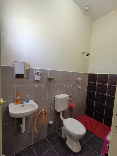 Batu Gajah Single Storey Corner Lot Bungalow For Rent Perak untuk Untuk Disewa - RM 1,050 /bulan, Feb 2026 - Bathroom - PropertyGuru.com.my