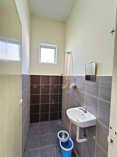 Batu Gajah Single Storey Corner Lot Bungalow For Rent Perak untuk Untuk Disewa - RM 1,050 /bulan, Feb 2026 - Bathroom - PropertyGuru.com.my