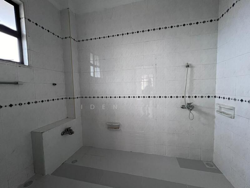 Semi-Detached House for Sale in Taman Perling (Perling) - Iden Tan - Bathroom - PropertyGuru.com.my