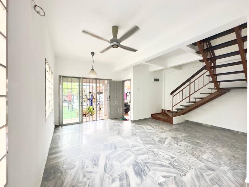 2-storey Terraced House for Sale in Sungai Buloh (Selangor) - NORFADILAH ZAINUDDIN - Living Room - PropertyGuru.com.my