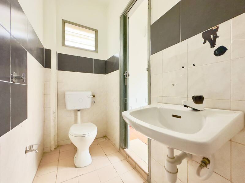 2-storey Terraced House for Sale in Sungai Buloh (Selangor) - NORFADILAH ZAINUDDIN - Bathroom - PropertyGuru.com.my