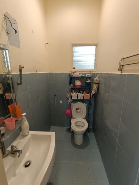 Semi-Detached House for Sale in Taman Overseas Union (Taman Oug) (Jalan Klang Lama (Old Klang Road)) - Han . - Bathroom - PropertyGuru.com.my
